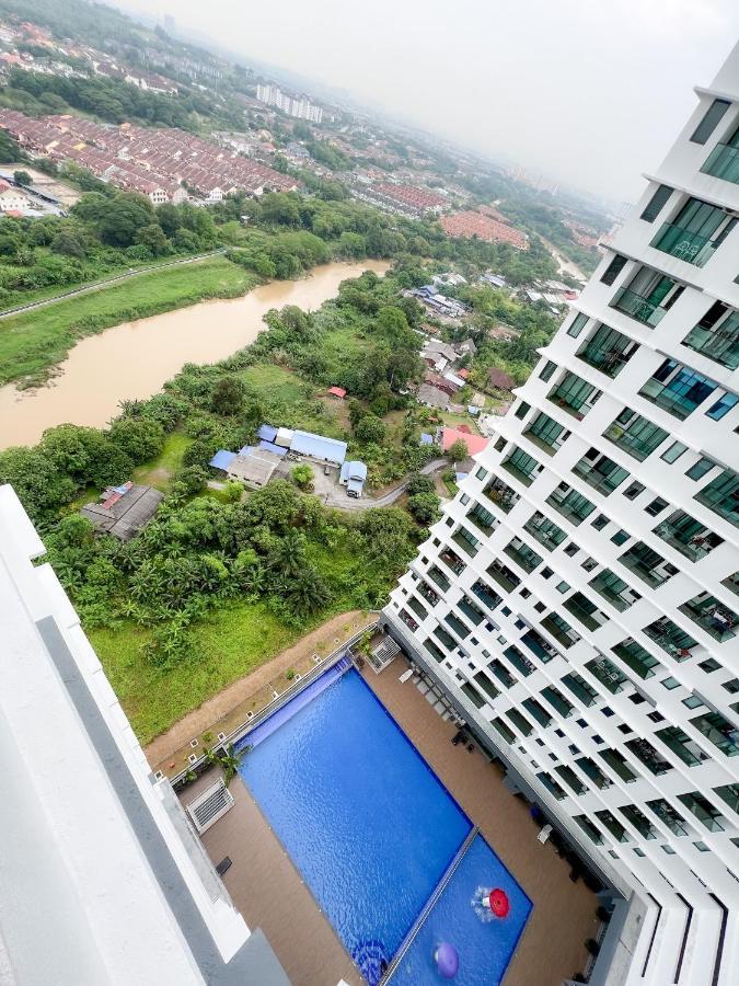 Aurora Vista Homestay Bangi At Vista Bangi With Wifi Netflix Gym Sauna Coway Swimming Pool-River View Kajang Eksteriør billede